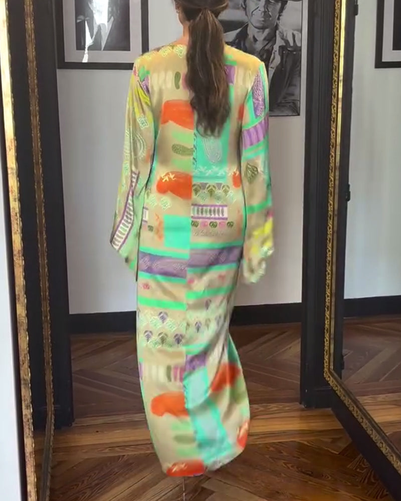 Langärmliges Kleid mit Krawattenmuster