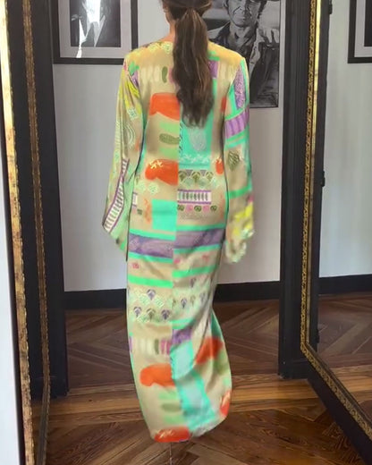 Langärmliges Kleid mit Krawattenmuster