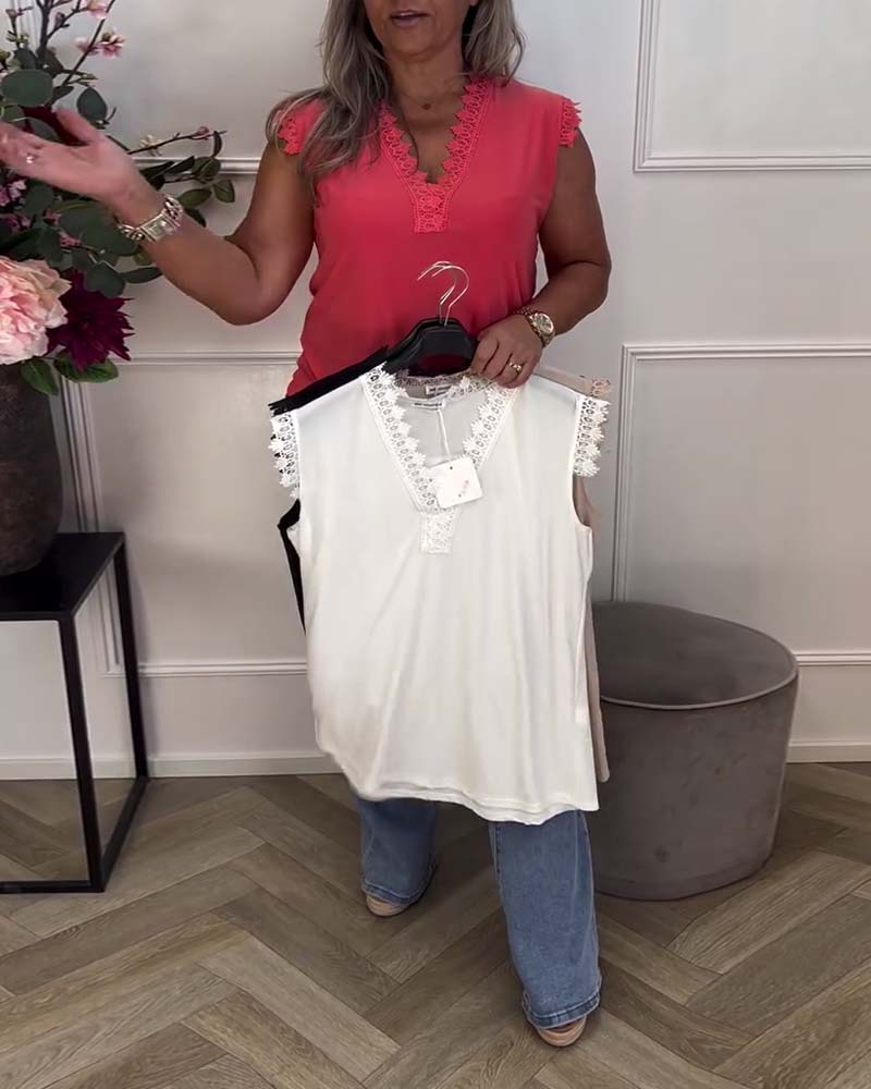 Lässige Weste mit Spitzenbesatz