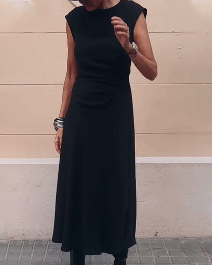Elegantes ärmelloses Kleid mit schmaler Taille