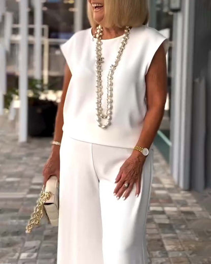 Temperamentvoller, einfarbiger Hosenanzug mit weitem Bein