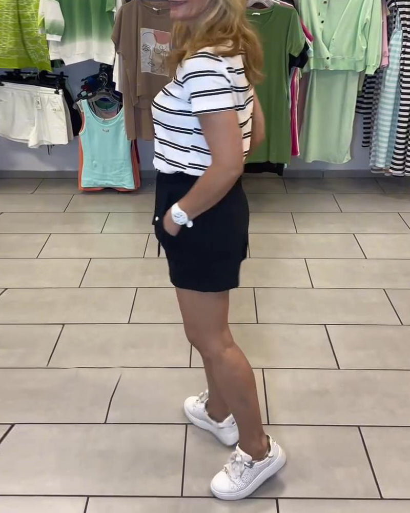 Lässiges kurzärmliges gestreiftes Shorts-Set