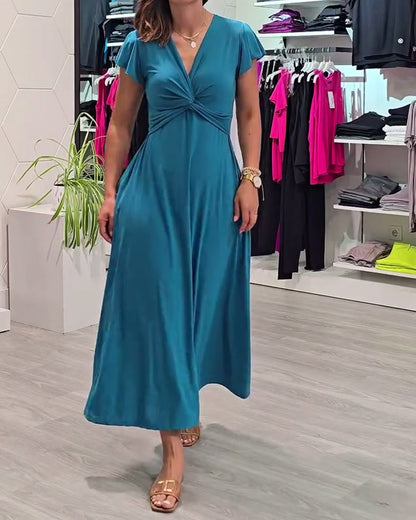 Kurzärmliges, einfarbiges, gedrehtes Temperamentkleid