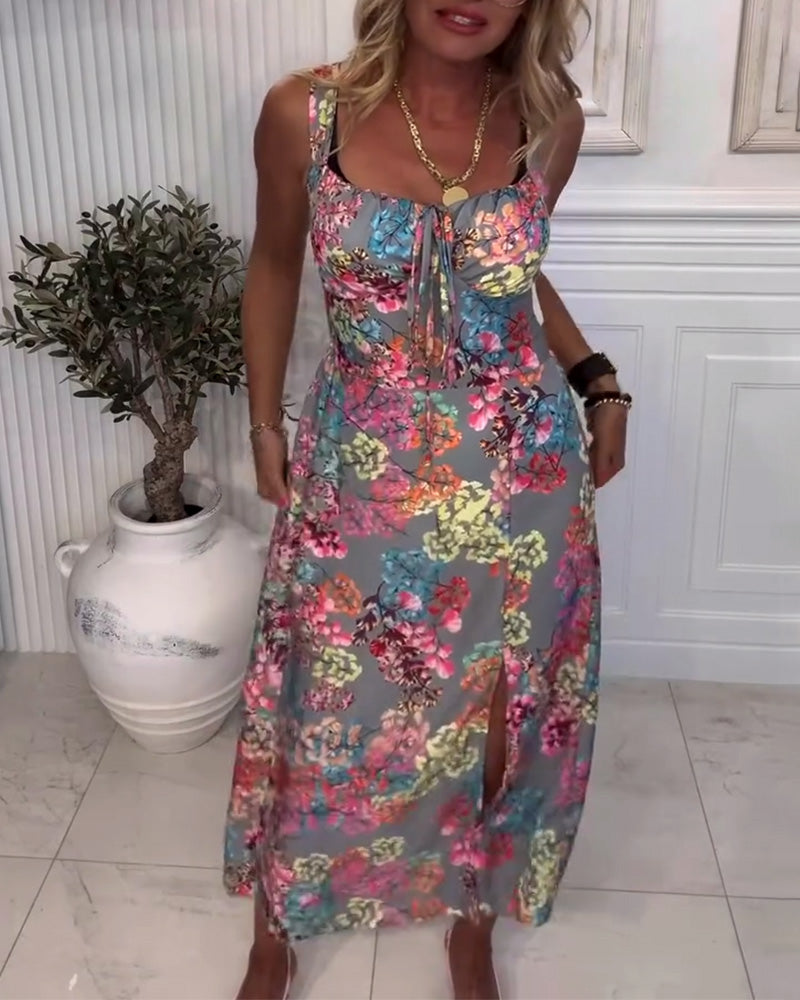 Trägerkleid mit Blumenmuster und Schlitz