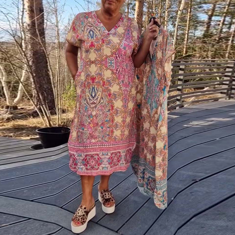 Bedrucktes Etuikleid mit V-Ausschnitt und kurzen Ärmeln