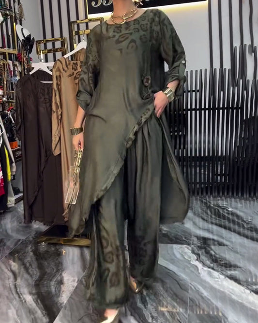 Temperamentvoller bedruckter Anzug mit unregelmäßigem Muster