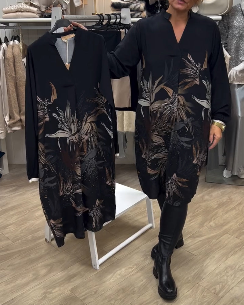 Langärmliges Kleid mit V-Ausschnitt und Blattmuster