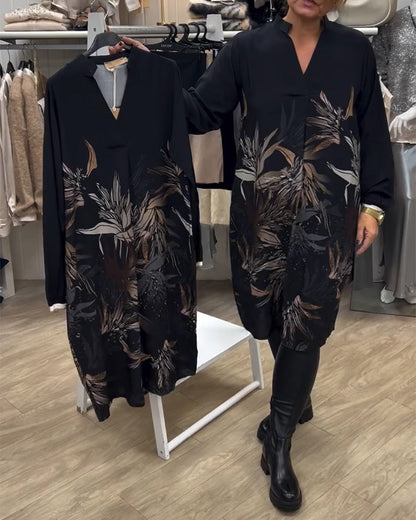 Langärmliges Kleid mit V-Ausschnitt und Blattmuster