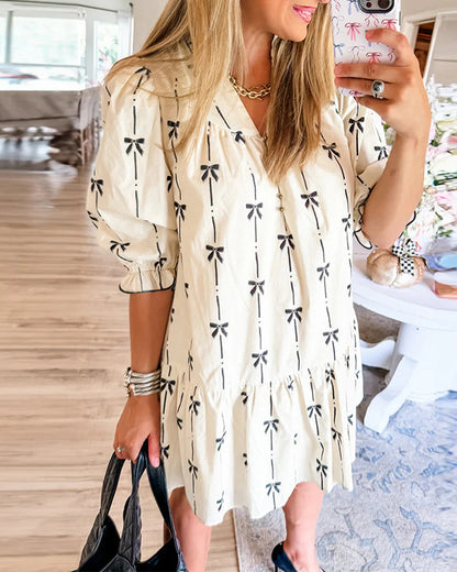 Kleid mit Rüschenärmeln und Schleife