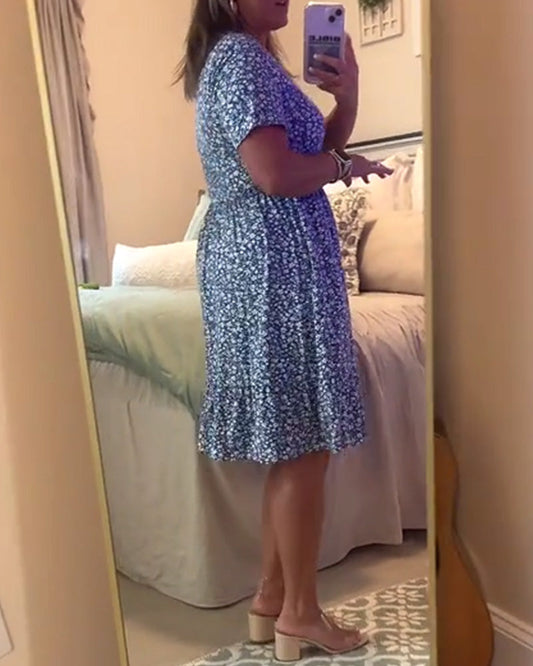 Blumenkleid mit quadratischem Ausschnitt und Taille