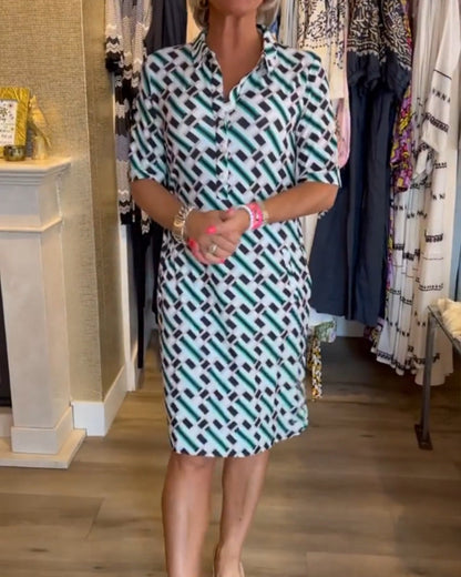 Kleid mit V-Ausschnitt und geometrischem Print