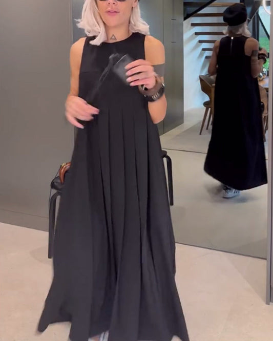 Elegant ensfarget plissert tankkjole