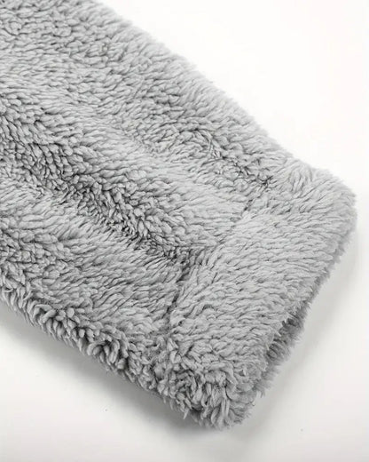 Dicker, pelziger Overall mit Fleecefutter