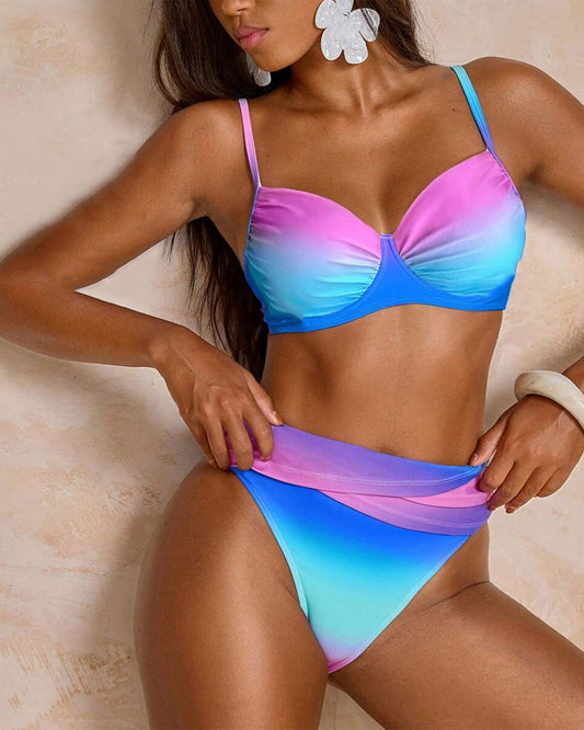 Sexy Bikini mit Push-Up-BH und Farbverlauf