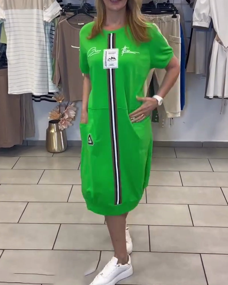 Kurzärmliges bedrucktes Etuikleid