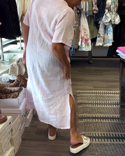 Kleid mit Stehkragen und Schlitz