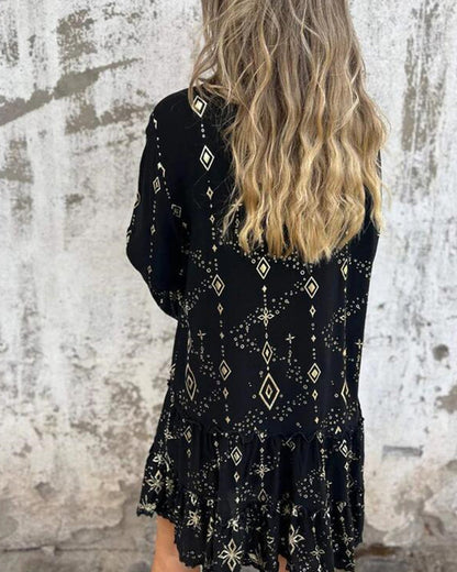 Übergroßes Kleid mit Spitzenärmeln und Aussparungen