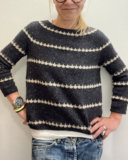 Lockerer gestreifter Langarmpullover