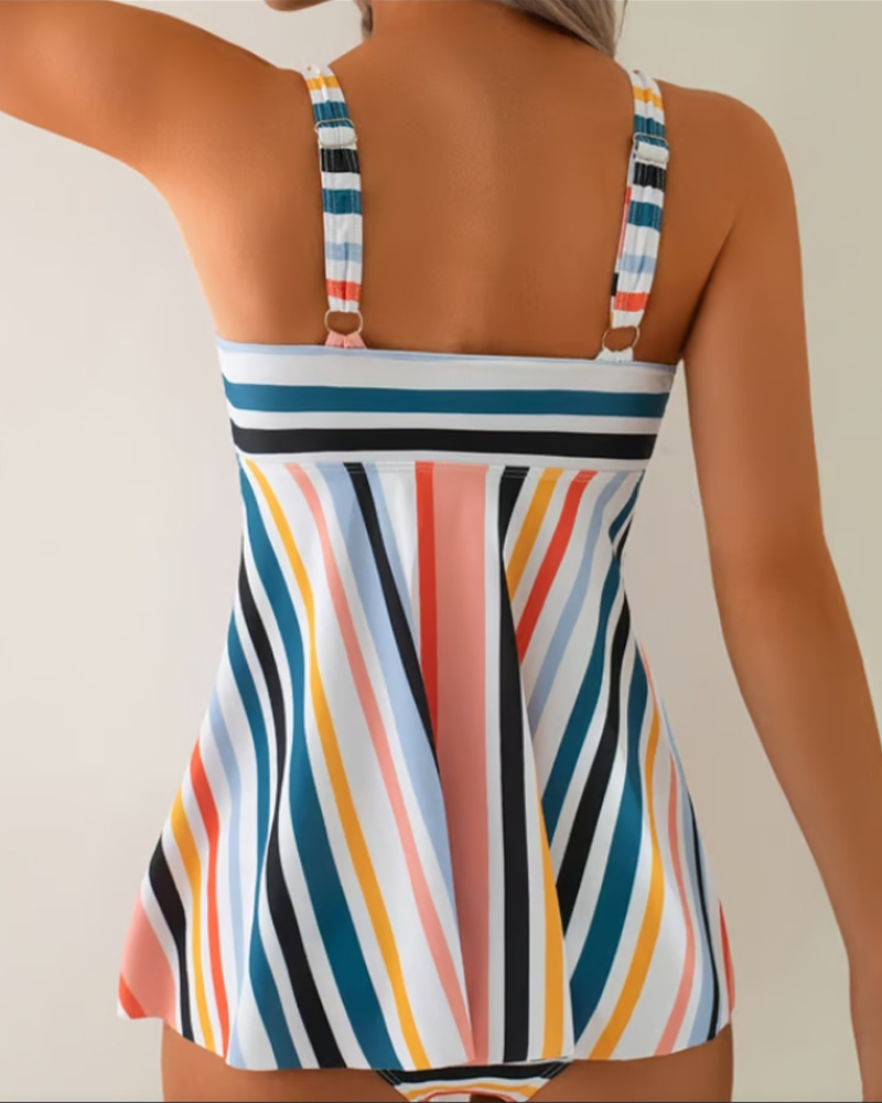 Zweiteiliger Badeanzug mit Streifen und Schnürung