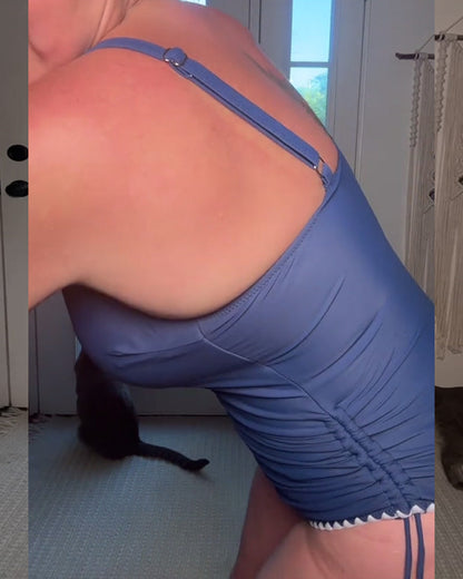 Lässiger, schmaler Badeanzug mit Kordelzug