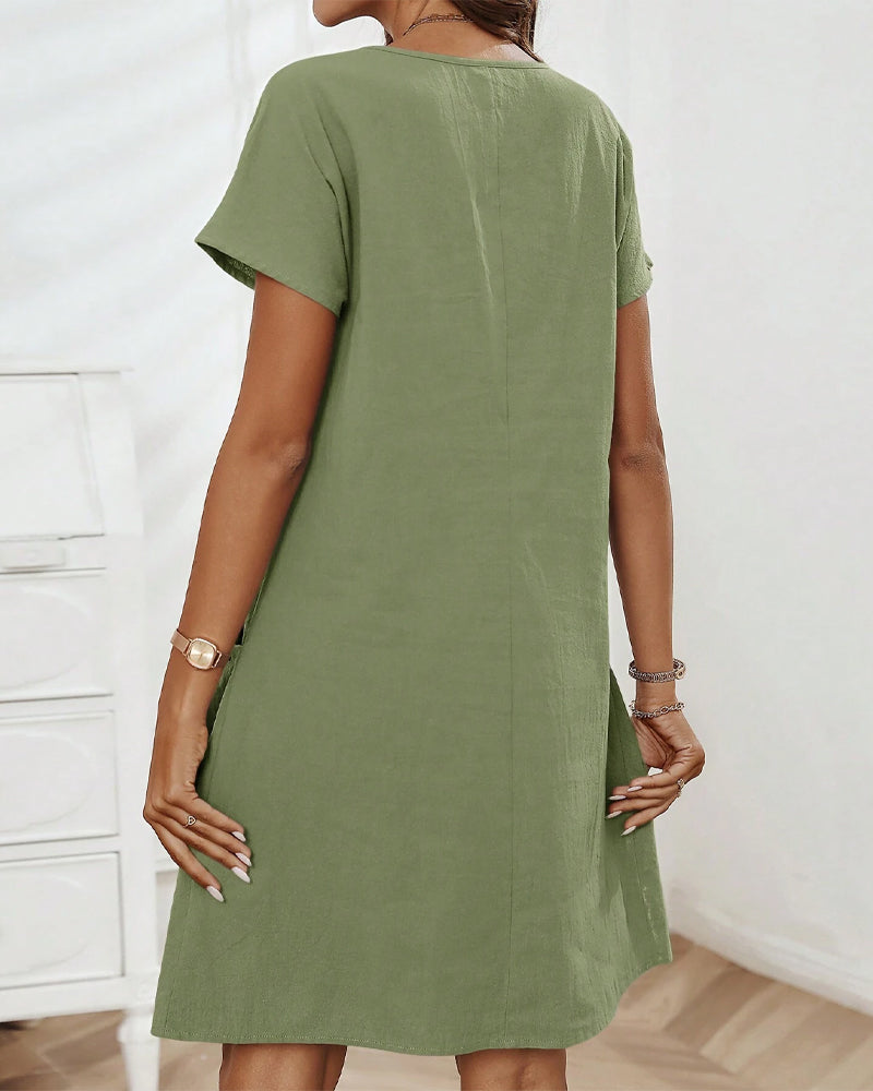 Etuikleid mit halblangem Reißverschluss und kurzen Ärmeln und Tasche