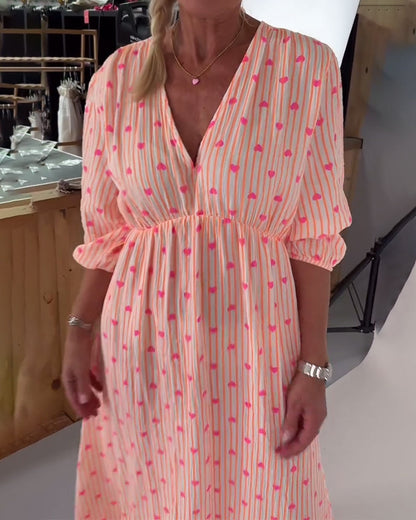 Elegantes Kleid mit V-Ausschnitt und Herz-Print