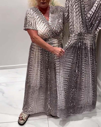 Kleid mit V-Ausschnitt und Plissierung