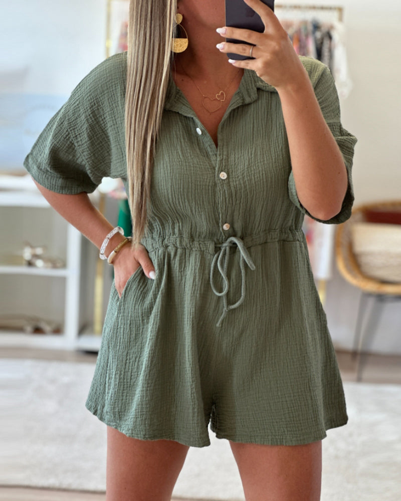 Einfarbiger Jumpsuit mit Revers und Falten