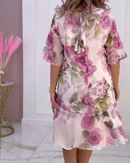 Modisches Kleid mit Blumendruck