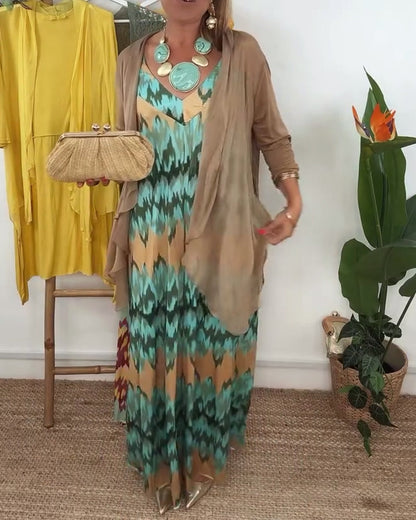 Modisches Set aus Hosenträgerkleid und Sonnenschutzmantel