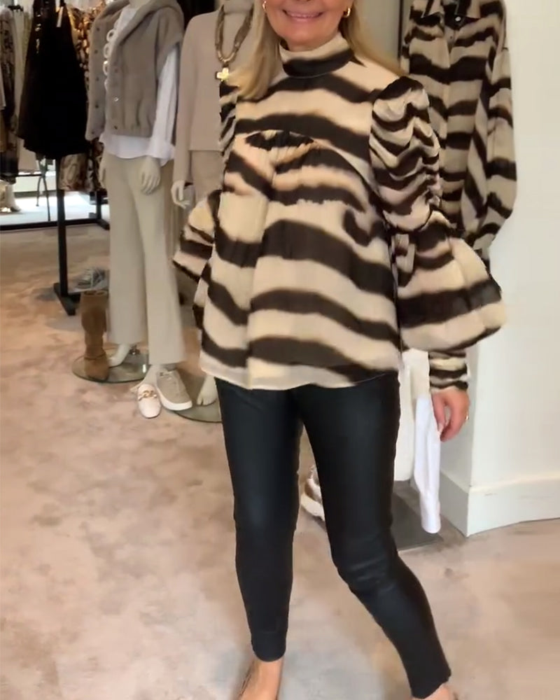 Camicetta con maniche a lanterna alla moda a contrasto