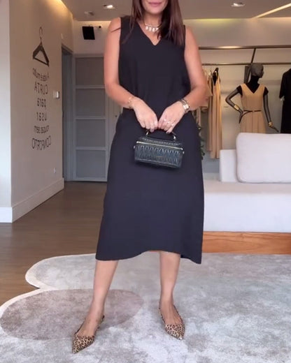 Lässiges, ärmelloses, einfarbiges, geteiltes Kleid mit V-Ausschnitt