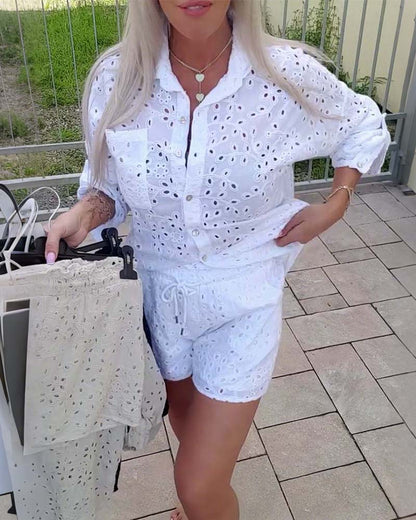 Completo di pantaloncini a maniche lunghe con risvolto