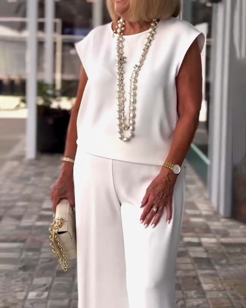 Temperamentvoller, einfarbiger Hosenanzug mit weitem Bein