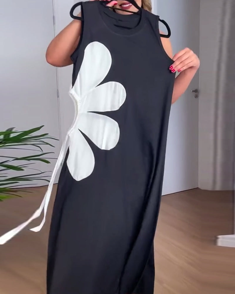 Ärmelloses Kleid mit Blumenmuster und Cut-outs
