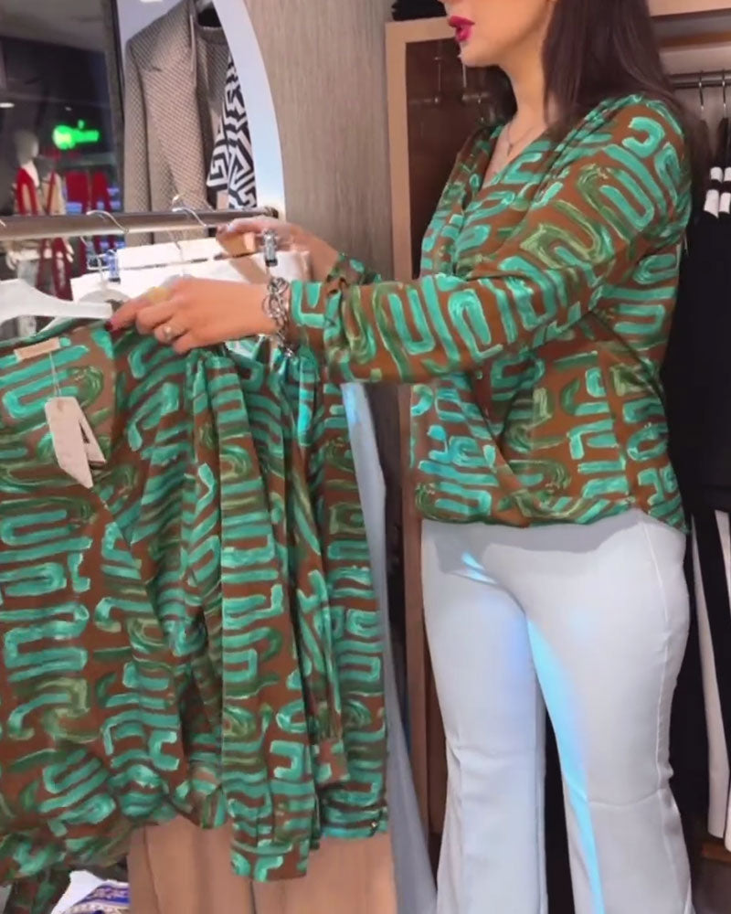 Blusa con stampa geometrica vintage e scollo a V