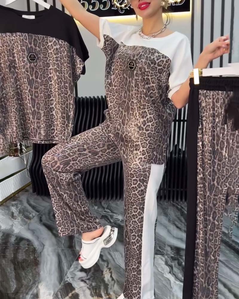 Lässiges zweiteiliges Set mit Leopardenmuster