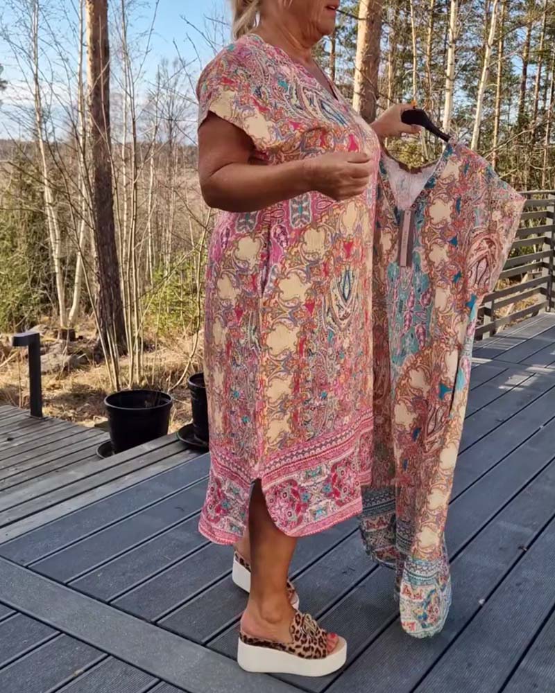 Bedrucktes Etuikleid mit V-Ausschnitt und kurzen Ärmeln