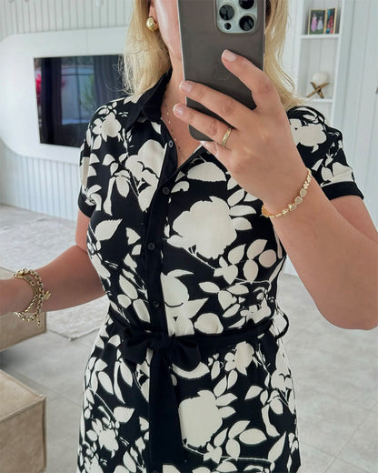 Bedrucktes Kurzarmkleid im Hemdstil