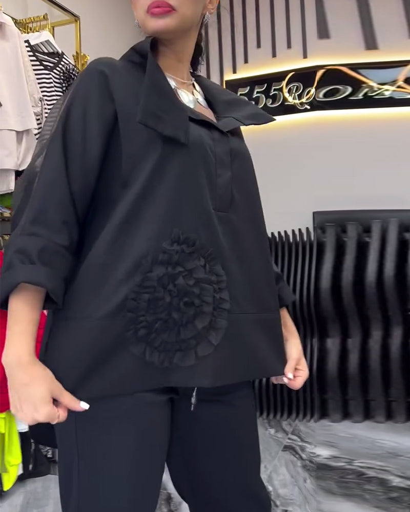 Bluse mit Blumenmuster und Spitzenbesatz am Revers