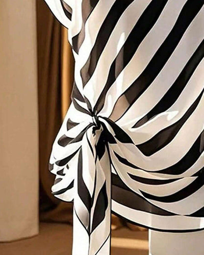 Gestreifte Bluse mit Krawattenmotiv