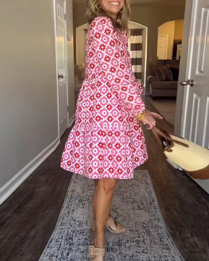 Modisches und elegantes bedrucktes Kleid