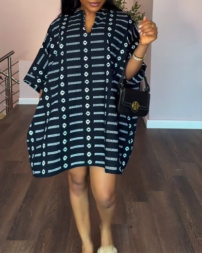 Halbärmeliges, lockeres, lässiges Kleid mit Print