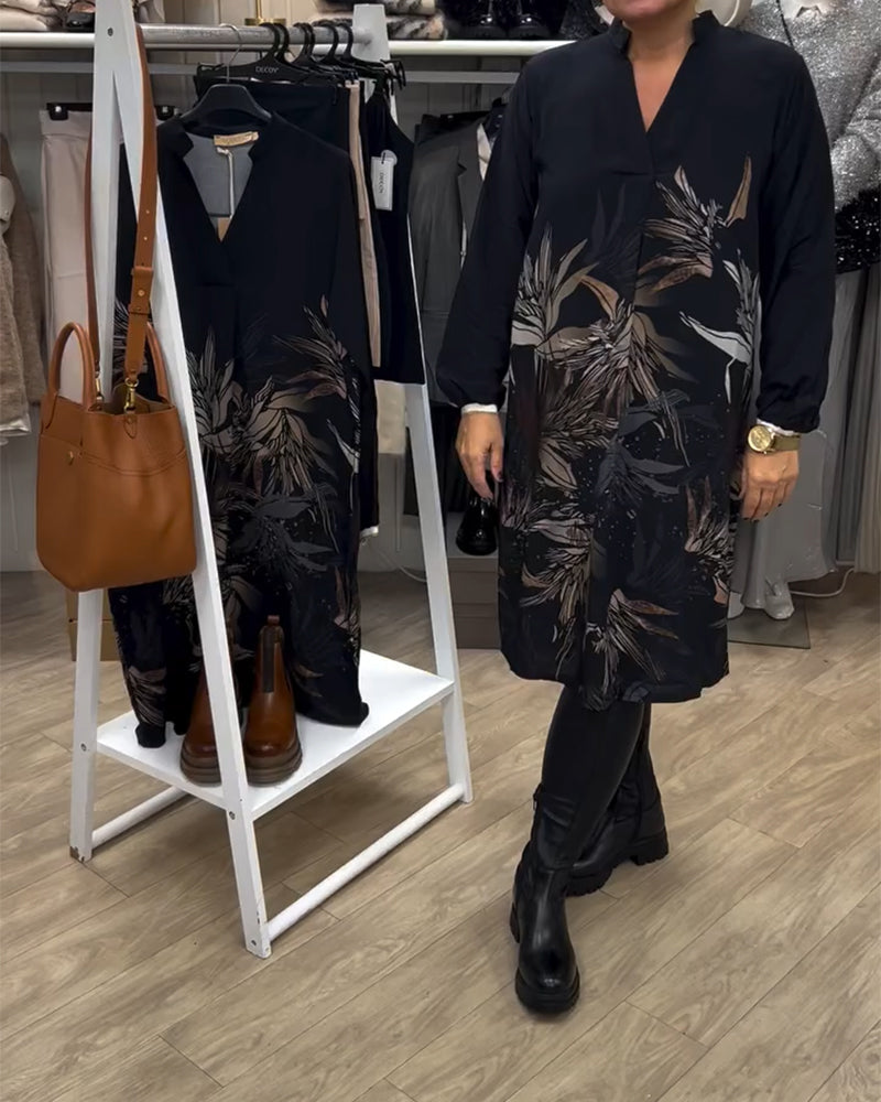 Langärmliges Kleid mit V-Ausschnitt und Blattmuster