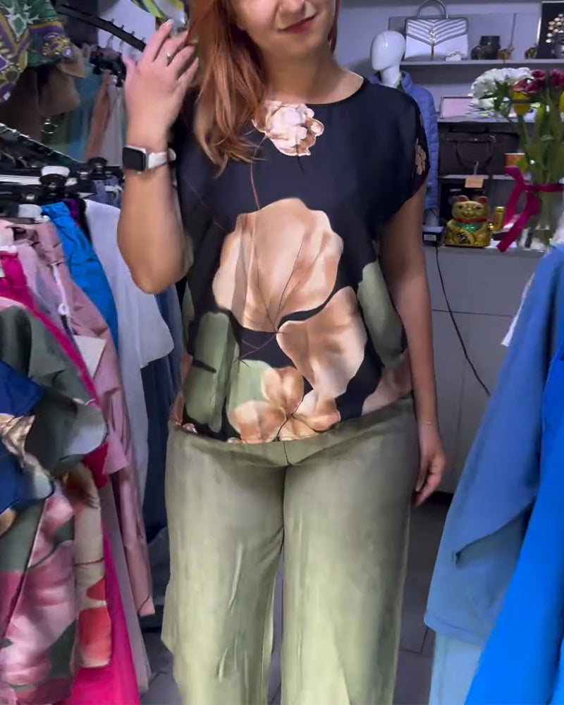 Kurzarmbluse mit Rundhalsausschnitt und Blumenmuster