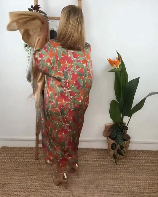 Kleid mit V-Ausschnitt und Twist-Print