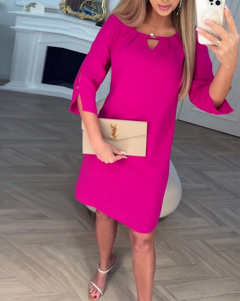 Elegante abito dritto in tinta unita con scollo a V