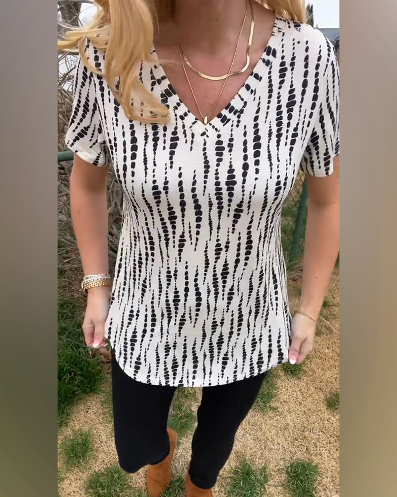 Bedrucktes Kurzarm-T-Shirt mit V-Ausschnitt