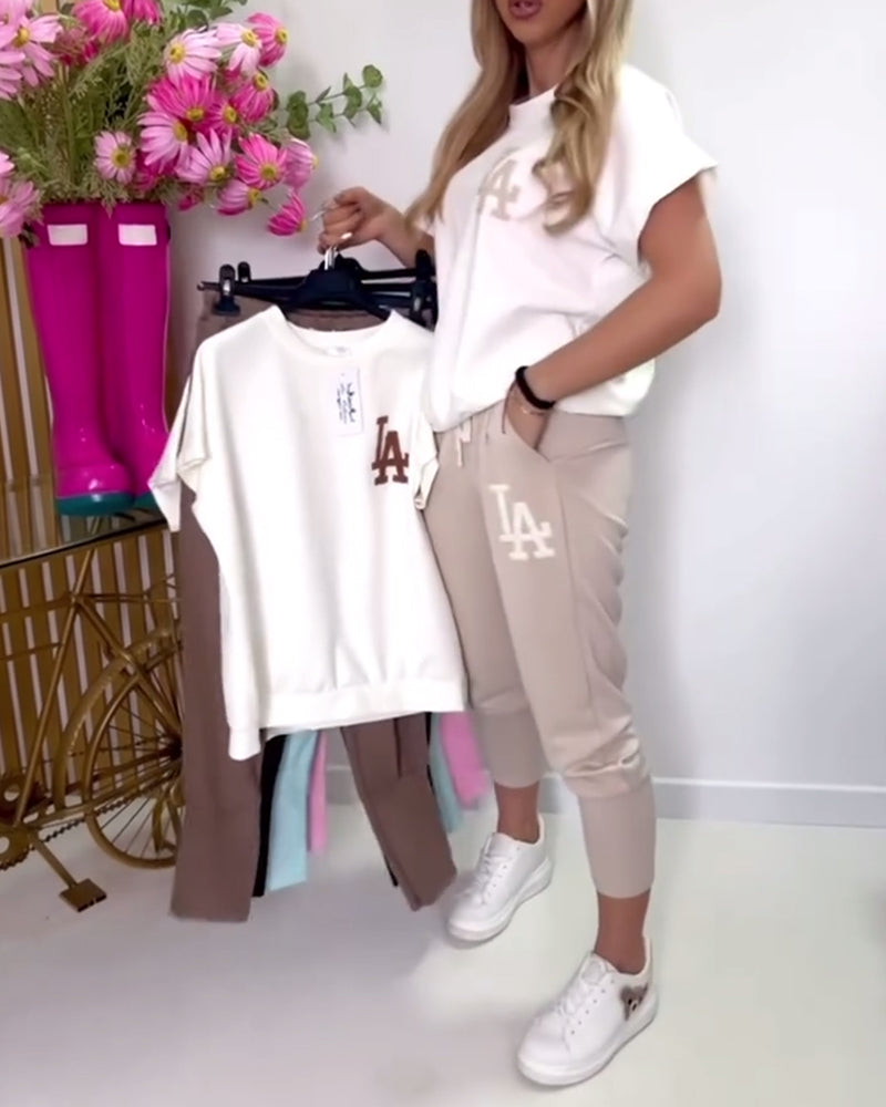 Enges Hosenset mit sportlichem Buchstabendruck