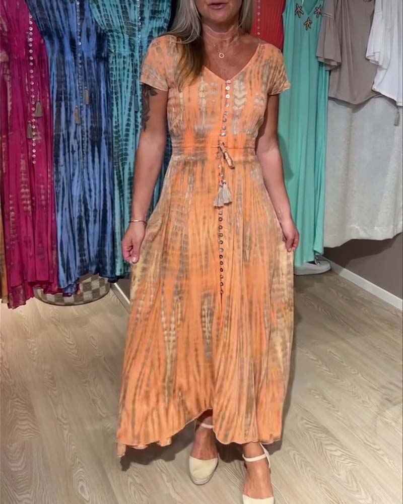 Kurzarmkleid mit V-Ausschnitt und Batikmuster